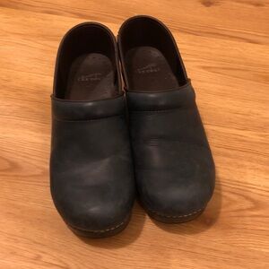Dansko Women’s navy blue professional clogs
